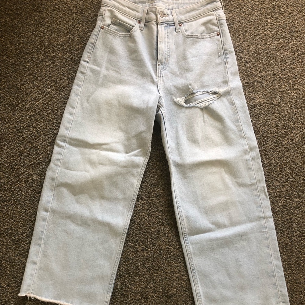 Old Navy Light Blue Sky-Hi Wide Leg Jeans Cropped never been worn 2short